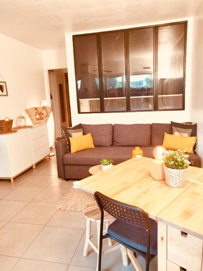 Mandelieu Grand Studio Avec Piscine Et Proche De La Mer Extérieur photo