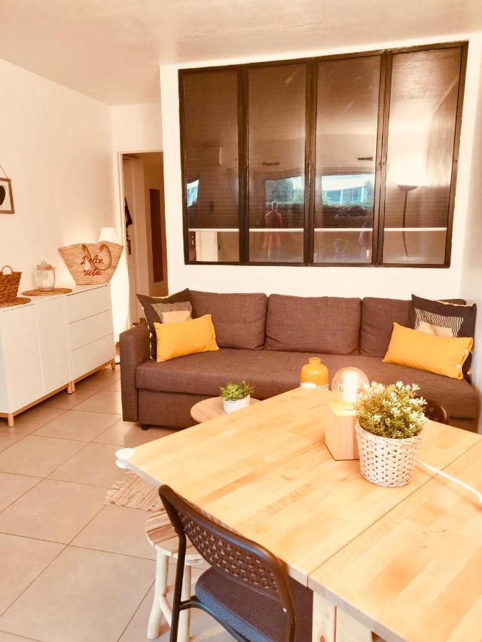 Mandelieu Grand Studio Avec Piscine Et Proche De La Mer Extérieur photo