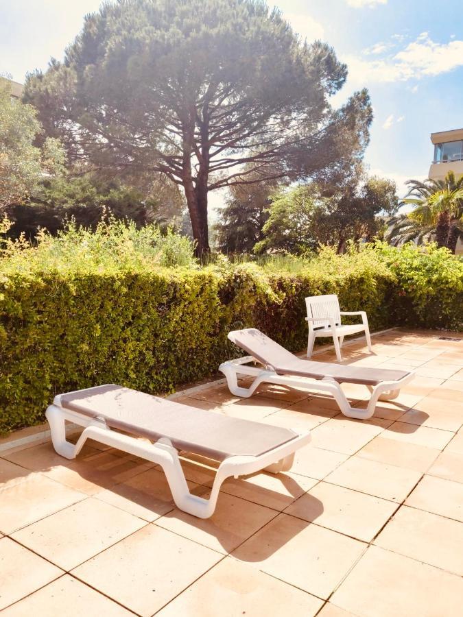Mandelieu Grand Studio Avec Piscine Et Proche De La Mer Extérieur photo
